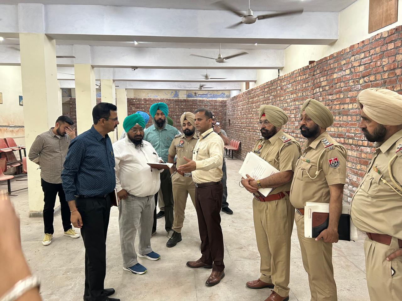 26 April PN ਹਲਕਾ 019 ਅੰਮ੍ਰਿਤਸਰ ਦੱਖਣੀ ਦਾ ਸਟਰਾਂਗ ਰੂਮ ਅਤੇ ਵੈਨਿਊਦਾ ਮੁਆਇਨਾ (4)