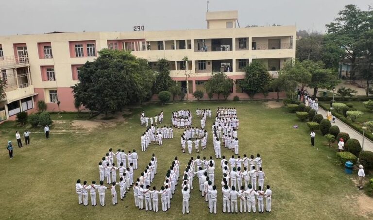 29 April PN 1---Human Chain (voter) (2)