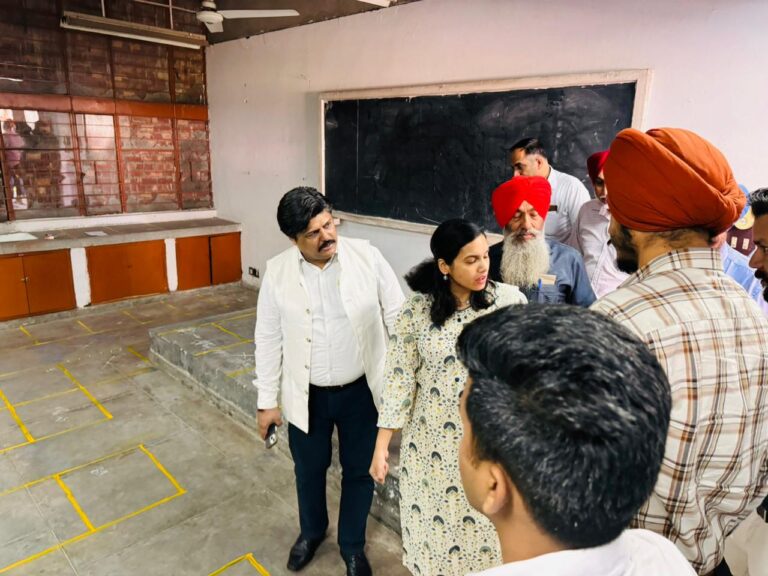 DC Inspects Strong Rooms (8)