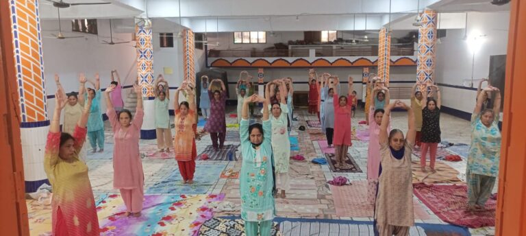 CM Di Yogshala (4)