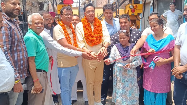 9 July PN ਸੜਕਾਂ ਅਤੇ ਗਲੀਆਂ ਦੇ ਨਿਰਮਾਣ ਦਾ ਉਦਘਾਟਨ ਅਜੈ ਗੁਪਤਾ (2)