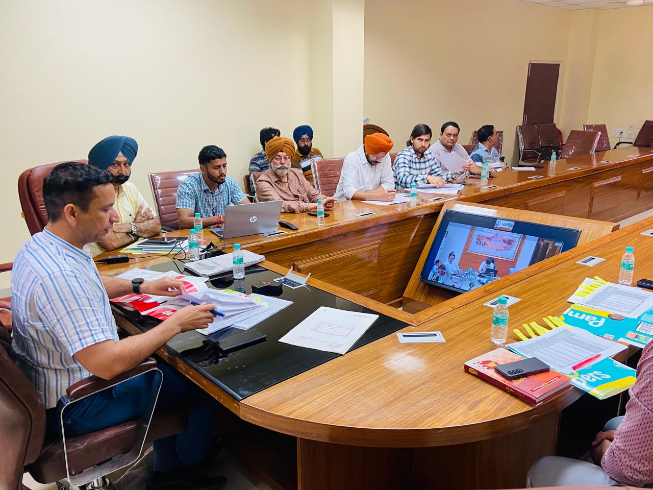 23 Aug PN 3---DC meeting with chief secretary (1)