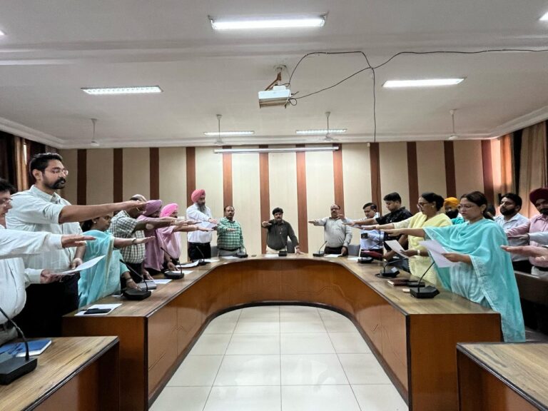 ADC administers oath to officials (5)