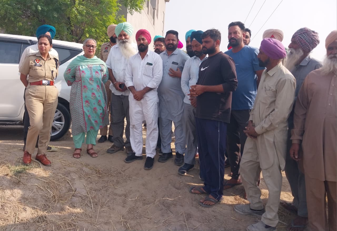 ਡਿਪਟੀ ਕਮਿਸ਼ਨਰ ਅਤੇ ਐਸ. ਐਸ. ਪੀ ਨੇ ਪਰਾਲੀ ਪ੍ਰਬੰਧਨ ਨੂੰ ਮਜ਼ਬੂਤੀ ਨਾਲ ਲਾਗੂ ਕਰਨ ਦੇ ਉਦੇਸ਼ ਨਾਲ ਵੱਖ-ਵੱਖ ਪਿੰਡਾਂ ਦਾ ਕੀਤਾ ਦੌਰਾ 