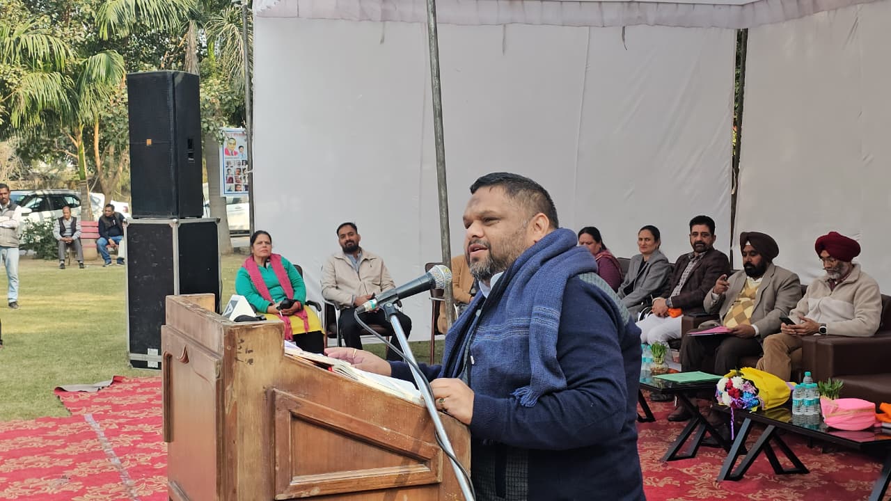 ਰਾਸ਼ਟਰੀ ਮਨੁੱਖੀ ਅਧਿਕਾਰ ਕਮਿਸ਼ਨ ਦੇ ਮੈਂਬਰ ਸ਼੍ਰੀ ਪ੍ਰਿਆਂਕ ਕਾਨੂੰਗੋ ਵੱਲੋਂ ਜੀਰਕਪੁਰ ਮਿਉਂਸਪਲ ਕੌਂਸਲ ਵਿਖੇ ਸਫਾਈ ਕਾਮਿਆਂ ਲਈ ਜਾਗਰੂਕਤਾ ਪ੍ਰੋਗਰਾਮ ਵਿੱਚ ਸ਼ਿਰਕਤ