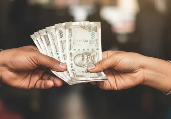 bgbgeq64_man-gives-bribe-to-woman_625x300_25_December_25