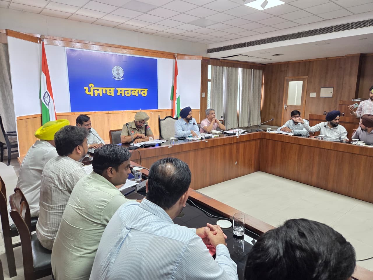 ef2c535d-41c2-4562-b193-b04aab6d068b