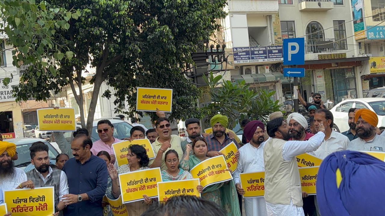 ਆਮ ਆਦਮੀ ਪਾਰਟੀ ਵੱਲੋਂ ਪੈਟਰੋਲ-ਡੀਜ਼ਲ ਦੀਆਂ ਕੀਮਤਾਂ ’ਚ ਵਾਧੇ ਖਿਲਾਫ਼ ਵਿਸ਼ਾਲ ਰੋਸ ਪ੍ਰਦਰਸ਼ਨ