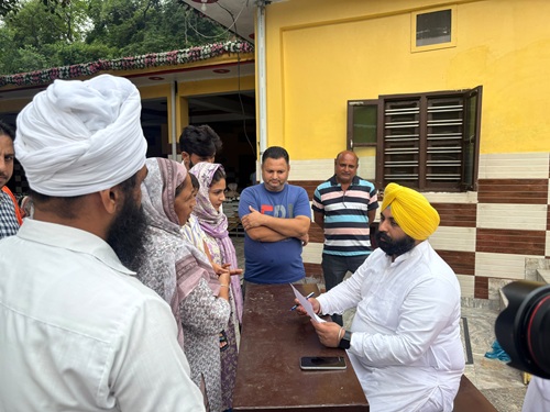ਸਿੱਧ ਬਾਬਾ ਬਾਲਕ ਨਾਥ ਜੀ ਮੰਦਿਰ ਗਾਗੜਾ ਸੂਰੇਵਾਲ ਵਿਖੇ ਭੰਡਾਰਾ ਕਰਵਾਉਣ ਦਾ ਸੁਭਾਗ ਪ੍ਰਾਪਤ ਹੋਇਆ- ਹਰਜੋਤ ਬੈਂਸ