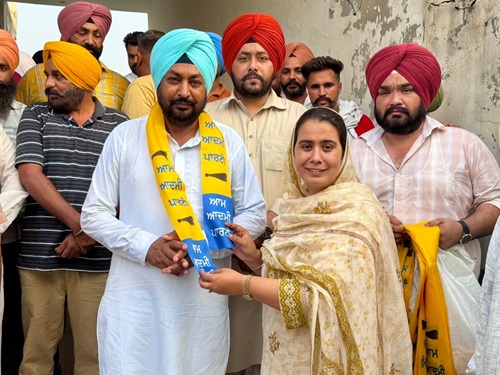 ਪਿੰਡ ਬਾਸੀਅਰਖ ਵਿਖੇ ਅਕਾਲੀ ਦਲ ਨੂੰ ਵੱਡਾ ਸਿਆਸੀ ਝਟਕਾ; ਆਦਰ ਸਿੰਘ ਤੇ ਰਣਧੀਰ ਸਿੰਘ ਨੰਬਰਦਾਰ ਸਮੇਤ ਦਰਜਨਾਂ ਸਾਥੀ ‘ਆਪ’ ਵਿੱਚ ਸ਼ਾਮਲ