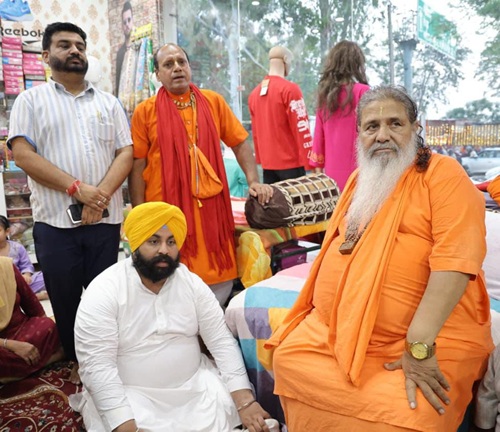 ਕੈਬਨਿਟ ਮੰਤਰੀ ਹਰਜੋਤ ਬੈਂਸ ਨੇ ਭਨੂਪਲੀ ਟੱਪਰੀਆਂ ਵਿਖੇ ਲੱਗੇ ਭੰਡਾਰੇ ਵਿੱਚ ਕੀਤੀ ਸ਼ਿਰਕਤ