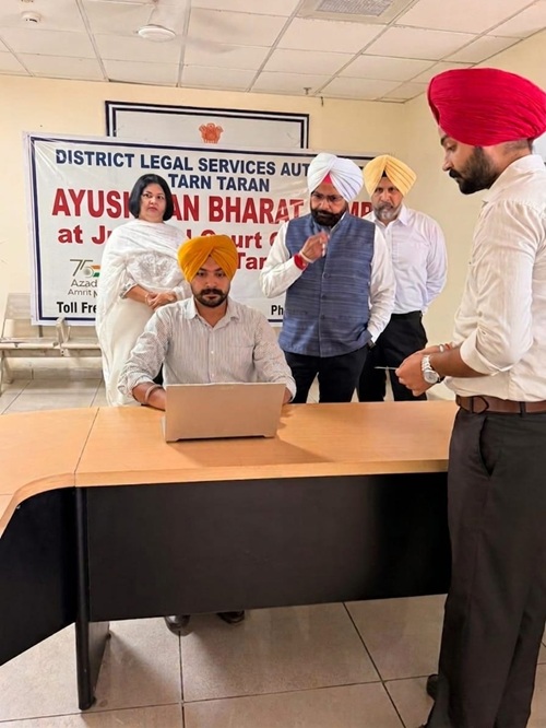 ਜ਼ਿਲ੍ਹਾ ਤੇ ਸੈਸ਼ਨ ਜੱਜ ਦੀ ਅਗਵਾਈ ਹੇਠ ਆਯੁਸ਼ਮਾਨ ਭਾਰਤ ਸਿਹਤ ਬੀਮਾ ਯੋਜਨਾ ਤਹਿਤ ਲਗਾਇਆ ਵਿਸ਼ੇਸ਼ ਕੈਂਪ