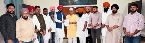 ਪੰਜਾਬ ਦੇ ਸਰਹੱਦੀ ਇਲਾਕਿਆਂ ਨੂੰ ਹੜ੍ਹਾਂ ਤੋਂ ਬਚਾਉਣ ਲਈ ‘ਆਪ’ ਵਿਧਾਇਕ ਧਾਲੀਵਾਲ ਨੇ ਜੰਮੂ-ਕਸ਼ਮੀਰ ਦੇ ਉਪ ਰਾਜਪਾਲ ਮਨੋਜ ਸਿਨਹਾ ਨਾਲ ਕੀਤੀ ਮੁਲਾਕਾਤ