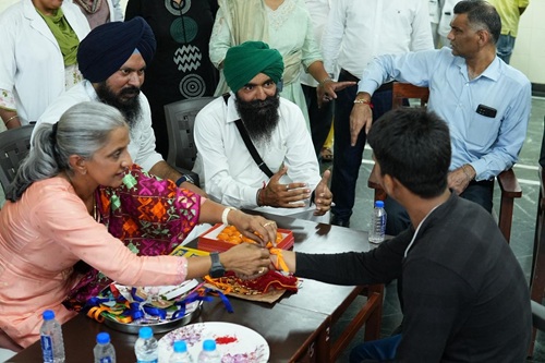 ਰੱਖੜੀ ਦੇ ਤਿਉਹਾਰ ਨੇ ਪੰਜਾਬ ਦੇ ਨਸ਼ਾ ਮੁਕਤੀ ਕੇਂਦਰਾਂ ਵਿੱਚ ਪਰਿਵਾਰਾਂ ਨੂੰ ਜੋੜਿਆ, ਨਸ਼ਾ ਮੁਕਤੀ ਅਤੇ ਉਮੀਦ ਦਾ ਸੰਦੇਸ਼ ਕੀਤਾ ਮਜ਼ਬੂਤ
