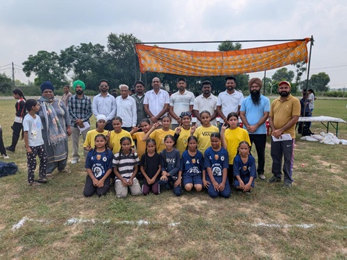ਭਵਾਨੀਗੜ੍ਹ ਵਿਖੇ ਤੀਜੇ ਦਿਨ ਕ੍ਰਿਕਟ ਦੇ ਸੈਮੀਫਾਈਨਲ ਮੁਕਾਬਲੇ; 60 ਸਾਲ ਤੋਂ ਵੱਧ ਉਮਰ ਦੇ ਖਿਡਾਰੀਆਂ ਨੇ ਵੀ ਦਿਖਾਏ ਖੇਡ ਦੇ ਜੌਹਰ
