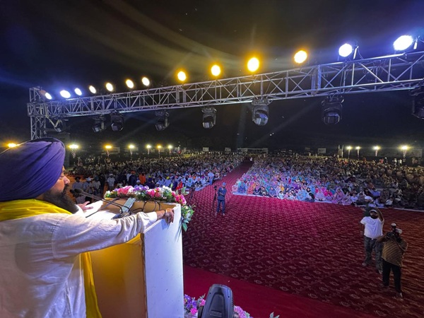 ਸ੍ਰੀ ਚਮਕੌਰ ਸਾਹਿਬ ਦੇ ਬਾਬਾ ਅਜੀਤ ਸਿੰਘ ਬਾਬਾ ਜੁਝਾਰ ਸਿੰਘ ਗਰਾਉਂਡ ’ਚੋਂ 500 ਡਰੋਨਾਂ ਨੇ ਅਸਮਾਨ ਨੂੰ ਕੀਤਾ ਰੌਸ਼ਨ