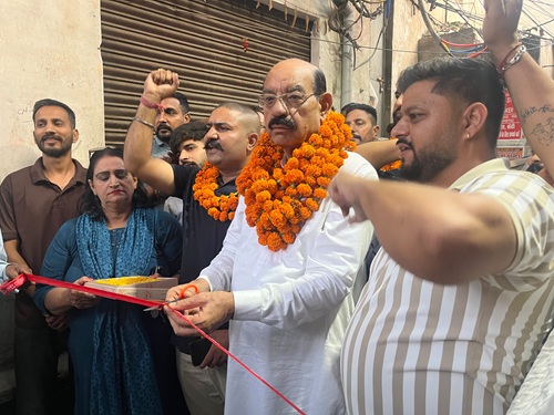 ਕੈਬਨਿਟ ਮੰਤਰੀ ਨੇ 18 ਲੱਖ ਤੋਂ ਵੱਧ ਦੀ ਲਾਗਤ ਨਾਲ ਬਣਨ ਵਾਲੀ ਸੜਕ ਦਾ ਨਿਰਮਾਣ ਕਾਰਜ ਸ਼ੁਰੂ ਕਰਵਾਇਆ