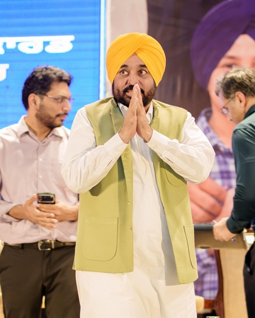 ਮੁੱਖ ਮੰਤਰੀ ਭਗਵੰਤ ਸਿੰਘ ਮਾਨ ਵੱਲੋਂ ‘ਮੁੱਖ ਮੰਤਰੀ ਸਿਹਤ ਯੋਜਨਾ’ ਤਹਿਤ ਬਣੇ 1.26 ਕਰੋੜ ਕਾਰਡਾਂ ਦੀ ਵੰਡ ਦੀ ਸ਼ੁਰੂਆਤ, 54 ਲੱਖ ਪਰਿਵਾਰਾਂ ਨੂੰ ਮਿਲੀ ਸਿਹਤ ਸੁਰੱਖਿਆ
