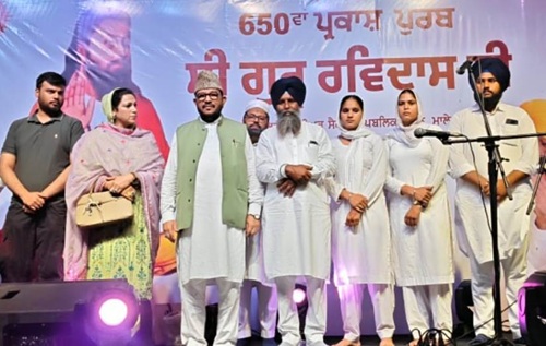 ਮਾਲੇਰਕੋਟਲਾ ਦੇ ਅੰਬਰ ’ਤੇ 500 ਡਰੋਨਾਂ ਨੇ ਉਕਰੀ ਸ੍ਰੀ ਗੁਰੂ ਰਵਿਦਾਸ ਜੀ ਦੀ ਰੂਹਾਨੀ ਵਿਰਾਸਤ