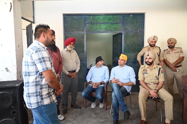 ਨਸ਼ਿਆਂ ਵਿਰੁੱਧ ਜੰਗ ਨੂੰ ਲੋਕ ਲਹਿਰ ਬਣਾਉਣ ਲਈ ਪ੍ਰਸ਼ਾਸਨ ਤੇ ਪੁਲਿਸ ਵੱਲੋਂ ਪਿੰਡ ਸੋਲਖੀਆਂ ਵਿਖੇ ਲੋਕ ਮਿਲਣੀ