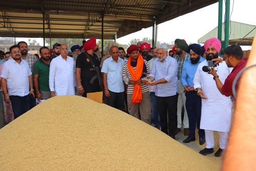 ਕੈਬਨਿਟ ਮੰਤਰੀ ਲਾਲ ਚੰਦ ਕਟਾਰੂਚੱਕ ਨੇ ਰਈਆ ਮੰਡੀ ਵਿਖੇ ਝੋਨੇ ਦੀ ਖ਼ਰੀਦ ਦਾ ਜਾਇਜ਼ਾ ਲਿਆ