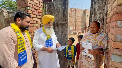 ਕੱਟਿਆਂਵਾਲੀ ਵਿਖੇ ਕੈਬਨਿਟ ਮੰਤਰੀ ਗੁਰਮੀਤ ਸਿੰਘ ਖੁੱਡੀਆਂ ਵੱਲੋਂ ‘ਮਾਨ ਦੇ ਮੁਨਾਫ਼ੇ’ ਮੁਹਿੰਮ ਤਹਿਤ ਡੋਰ-ਟੂ-ਡੋਰ ਪ੍ਰਚਾਰ