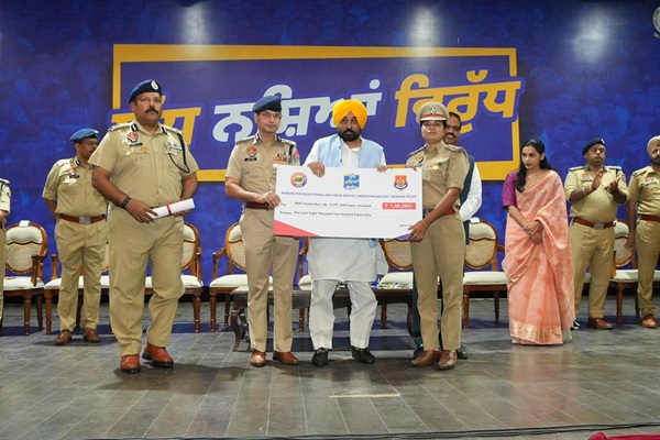 ਨਸ਼ਿਆਂ ਨੂੰ ਜੜ੍ਹੋਂ ਖਤਮ ਕਰਨ ਲਈ ਪੰਜਾਬ ਪੁਲਿਸ ਵਿੱਚ 10 ਹਜ਼ਾਰ ਨਵੀਆਂ ਅਸਾਮੀਆਂ ਭਰੀਆਂ ਜਾਣਗੀਆਂ-ਭਗਵੰਤ ਸਿੰਘ ਮਾਨ