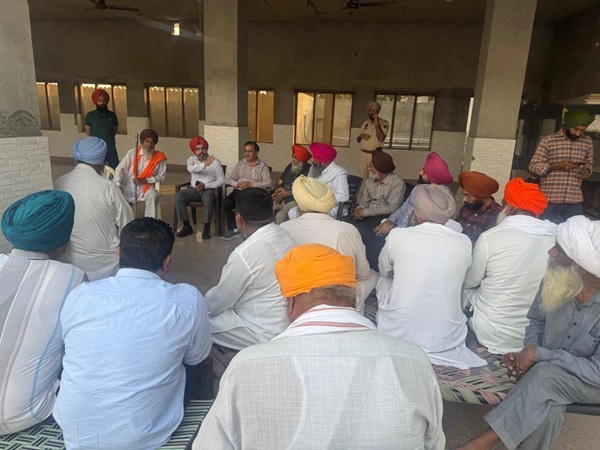 ਐਸ.ਡੀ.ਐਮ ਡਾ. ਕਰਨਵੀਰ ਸਿੰਘ ਨੇ ਪਰਾਲੀ ਦੇ ਸੁਚੱਜੇ ਪ੍ਰਬੰਧਨ ਸਬੰਧੀ ਕਿਸਾਨਾਂ ਨੂੰ ਕੀਤਾ ਜਾਗਰੂਕ