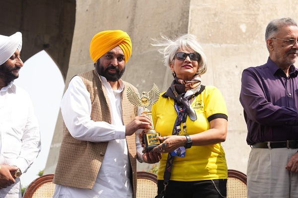 ਮੁੱਖ ਮੰਤਰੀ ਭਗਵੰਤ ਸਿੰਘ ਮਾਨ ਨੇ ‘ਯੁੱਧ ਨਸ਼ਿਆਂ ਵਿਰੁੱਧ’ ਮੁਹਿੰਮ ਨੂੰ ਫੈਸਲਾਕੁੰਨ ਪੜਾਅ ’ਤੇ ਲਿਜਾਂਦਿਆਂ ਬਾਈਕ ਰੈਲੀ ਨੂੰ ਝੰਡੀ ਦਿਖਾ ਕੇ ਰਵਾਨਾ ਕੀਤਾ