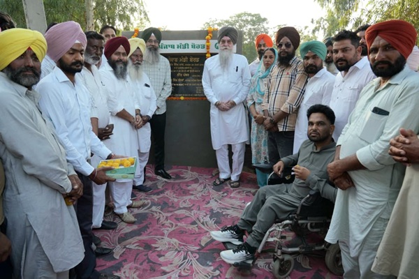 ਸਪੀਕਰ ਸੰਧਵਾਂ ਨੇ ਪਿੰਡ ਪੱਕਾ ਵਿਖੇ ਸੜਕ ਦੇ ਨਿਰਮਾਣ ਕਾਰਜ ਲਈ ਰੱਖਿਆ ਨੀਂਹ ਪੱਥਰ